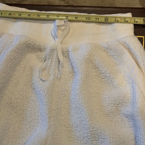 ALO Yoga Micro Sherpa High-Waist Solstice Sweatpants - Picture 14 of 16